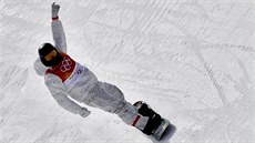 Americký snowboardista Shaun White p�i olympijské kvalifika�ní jízd� na...