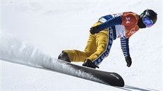 eský snowboardcrossa Jan Kubiík pi olympijské kvalifikaní jízd v...