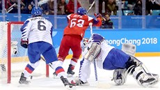 VEDEME. Michal Řepík střílí druhou branku v olympijském utkání proti Koreji....