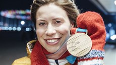 MEDAILE. Snowboardcrossařka Eva Samková obdržela bronzovou medaili ze zimních...