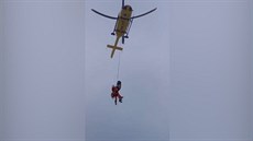 Záchrana turistky v Obím dole v Krkonoích