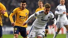 Fotbalista Kodan� Viktor Fischer v akci proti Atlétiku Madrid vduelu Evropské...
