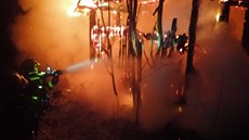 Požár zasáhl seník v Hlučíně (10. 2. 2018).