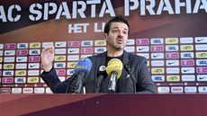 Spar�anský trenér Andrea Stramaccioni p�ed zahájením jarní �ásti první...