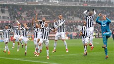 Fotbalisté Juventusu se radují po vít�zství v turínském derby.