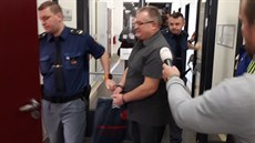 Michal Morch z Chrudimi �elí obvin�ní z podvodu. Hrozí mu a� deset let v�zení.