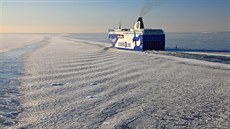 Trajekt křižující Finský záliv z Estonska do Finska