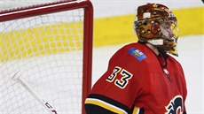 David Rittich z Calgary inkasuje proti Florid.