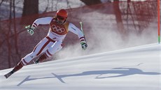 Rakouský lya Marcel Hirscher bhem sjezdu v olympijské superkombinaci.