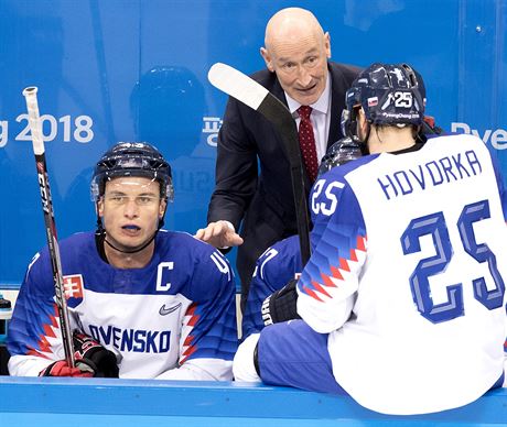 Kanadsk trenr Craig Ramsay vede Slovky v utkn proti svm krajanm.