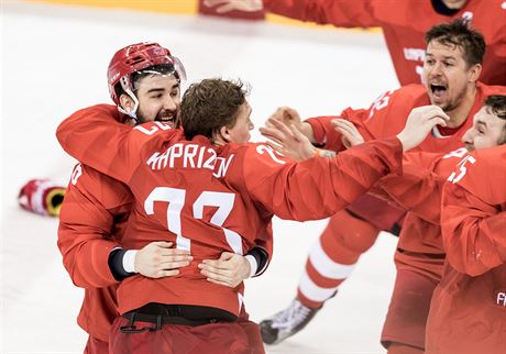 ZLATO. Rutí hokejisté slaví vítzství v olympijském finále proti Nmecku....