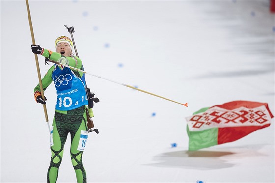VÍTĚZSTVÍ. Běloruská finišmanka Darja Domračevová doběhla pro vítězství ve...