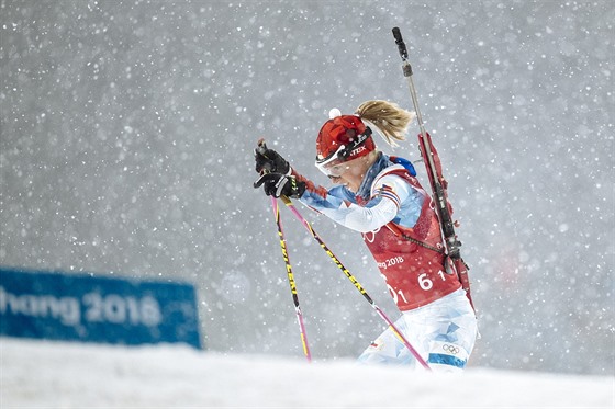 �eská biatlonistka Eva Puskar�íková ve �tafetovém závodu na 4x6 kilometr� v...