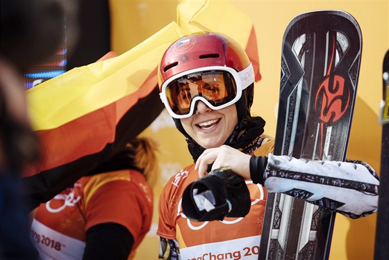 RADOST V CÍLI. Česká snowboardistka Ester Ledecká zvítězila v olympijském...