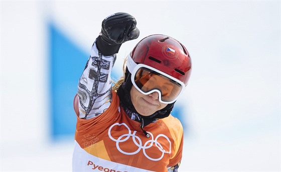 VÍTĚZSTVÍ. Česká snowboardistka Ester Ledecká v cíli olympijského paralelního...