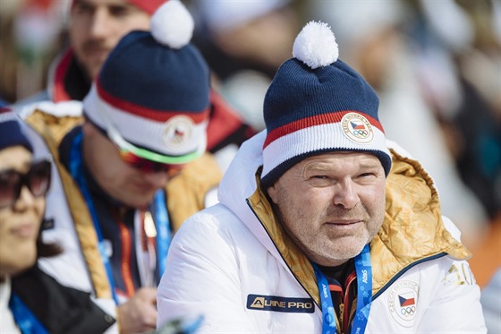 Fyzioterapeut Pavel Kolář sleduje zlatý snowboardový závod Ester Ledecké. (24....