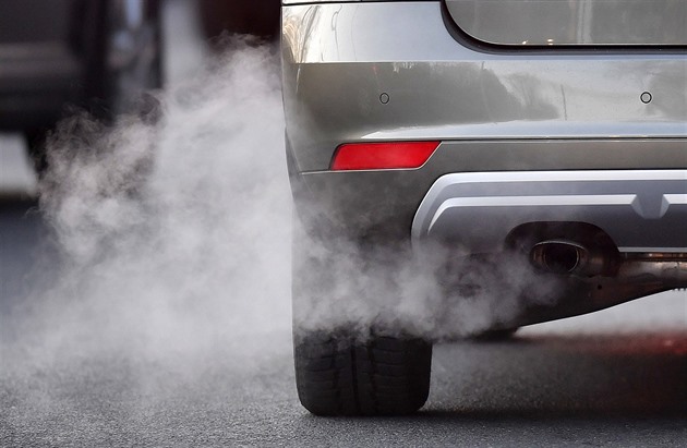 EU zpoplatní veškeré emise z nových aut, prodej chce omezit od roku 2035
