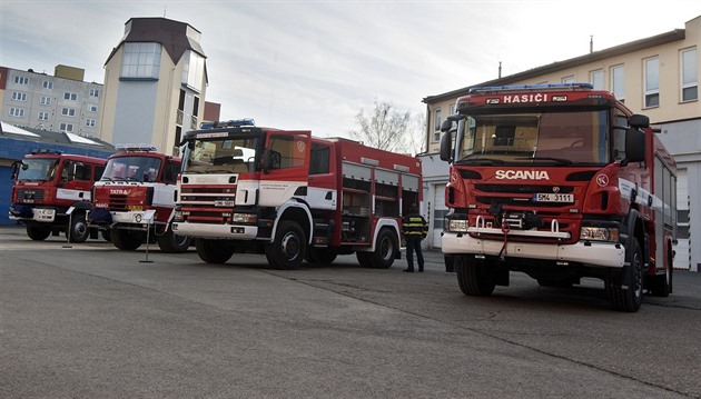 Nkolik hasiských jednotek z Olomouckého kraje dostalo lepí techniku....