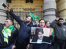 K praskému soudu, kde se má rozhodovat o osudu pedáka syrských Kurd Sáliha...