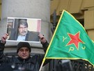 K praskému soudu, kde se má rozhodovat o osudu pedáka syrských Kurd Sáliha...