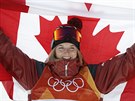 Olympijský závod lyaek v U-ramp vyhrála Cassie Sharpeová z Kanady.