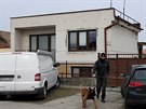 Policista u domu, kde žil zavražděný slovenský novinář Ján Kuciak (27.2.2018)