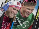Vítzná dvojice závodu beckého lyování ve sprintu dvojic Martin Johnsrud...