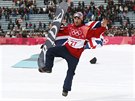 Britský snowboardista Billy Morgan se raduje ze zisku bronzové medaile v...