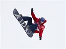Britský snowboardista Billy Morgan pedvádí skok v disciplín Big Air.
