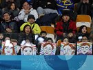 Jihokorejtí fanouci dorazili na finále curlingového turnaje tým vyzbrojeni...