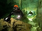 Potápi pi mení nejdelího podvodního jeskynního systému Sac Actun u...