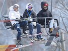 Ester Ledecká (vpravo) s rodii pi svém úterním snowboardovém tréninku. (20....