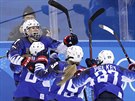 Hokejistky USA slaví branku Monique Lamoureux-Morandové v olympijském finále s...