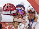 RODIČE. Česká snowboardistka Ester Ledecká se po vítězství v paralelním obřím...