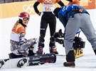 RADOST V CÍLI. eská snowboardistka Ester Ledecká (vlevo) zvítzila v...