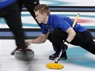 véd Christoffer Sundgren v olympijském finále curlingu. (24. února 2018)