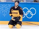 Nmecký hokejista Jonas Müller po prohe v olympijském finále proti Rusku. (25....
