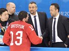 Ruský útoník Pavel Dacjuk  po utkání blahopál koui nmeckých hokejist Marco...