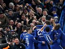 MODRÁ RADOST. Fotbalisté Chelsea slaví gól v zápase Ligy mistr s Barcelonou.