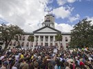 Tisíce student dorazily k floridskému Kongresu, aby pesvdily politiky k...