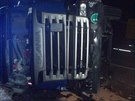 Kamion se v noci pevrátil na dálnici D5 u Plzn, narazilo do nj osobní auto....