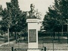Busta prezidenta T. G. Masaryka stla v Tyrov sadu v eskobudjovick tvrti...