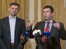 Noví lídi SSD Jan Hamáek a Jií Zimola po jednání s Andrejem Babiem