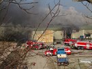 V are�lu mraz�rny v Mochov� zasahovalo na dv� stovky hasi��