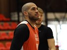 Blake Schilb na tréninku eských basketbalist ped svtovou kvalifikací