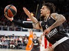 Daniel Hackett z Bambergu v duelu s Crvenou zvezdou Blehrad