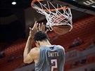 Texas Tech Red Raiders guard Zhaire Smith (2) dunks