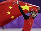 ínský rychlobrusla Wu Ta-ing slaví triumf v olympijském závodu na 500 metr...