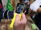 Nokia 8110 4G a pvodní historická Nokia 8110