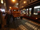 Prasklá kolejnice zkomplikovala tramvajovou dopravu v centru Prahy, linky jezdí...